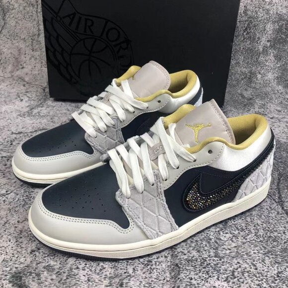 Air Jordan 1 Low SE 'Beaded Swoosh' Men's Sneakers - Picture 1 of 6